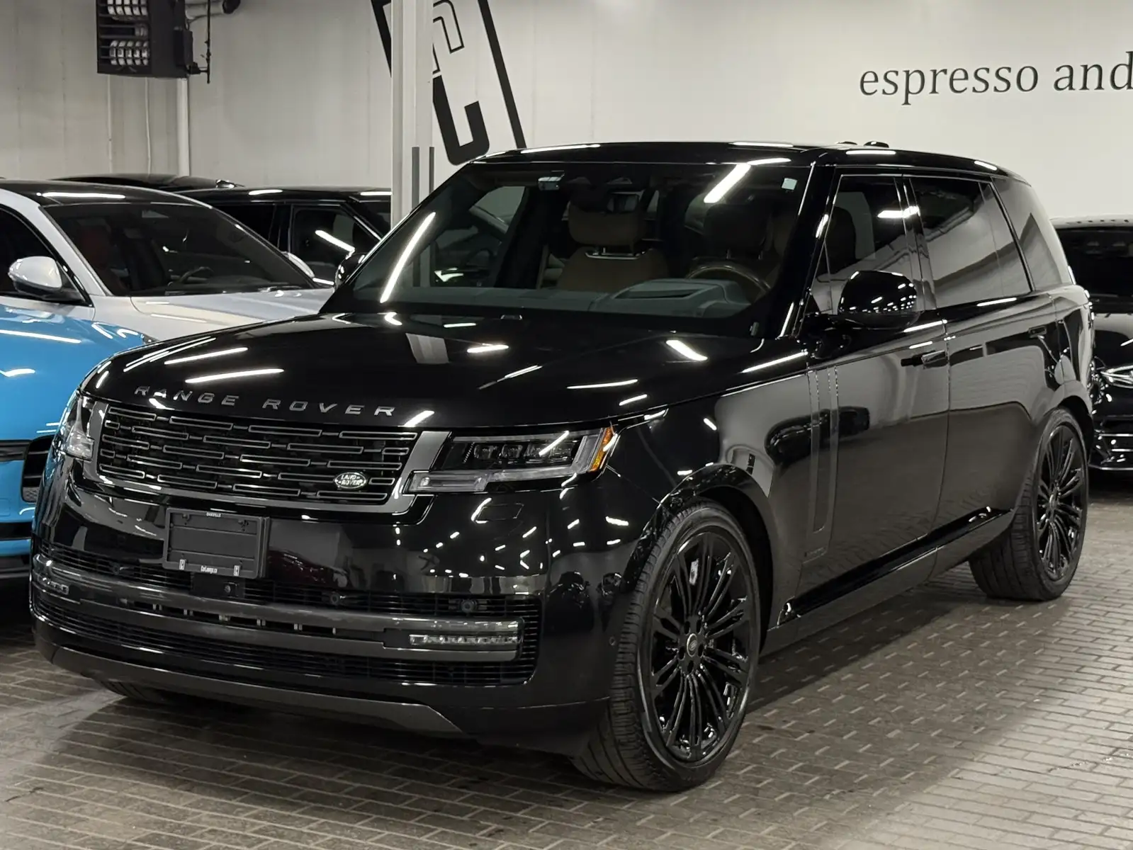 2024 Land Rover — photo 1