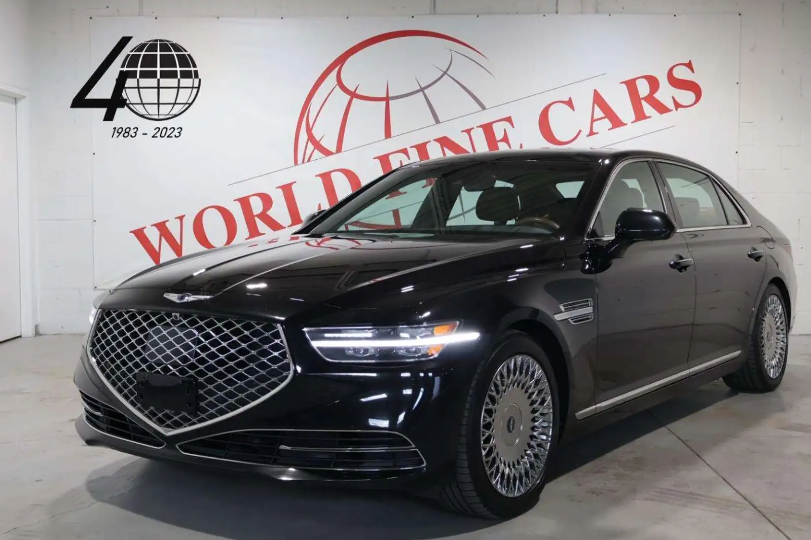 2022 Genesis G90 — photo 1