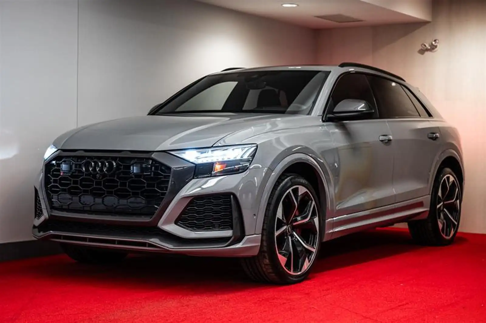2022 Audi RS Q8 4.0T quattro 8sp Tiptronic — photo 1