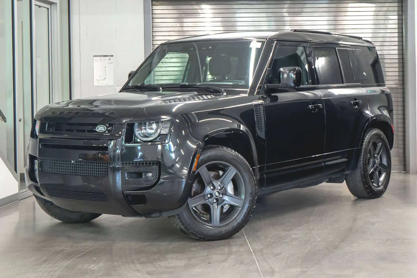 2024 Land Rover — photo 1