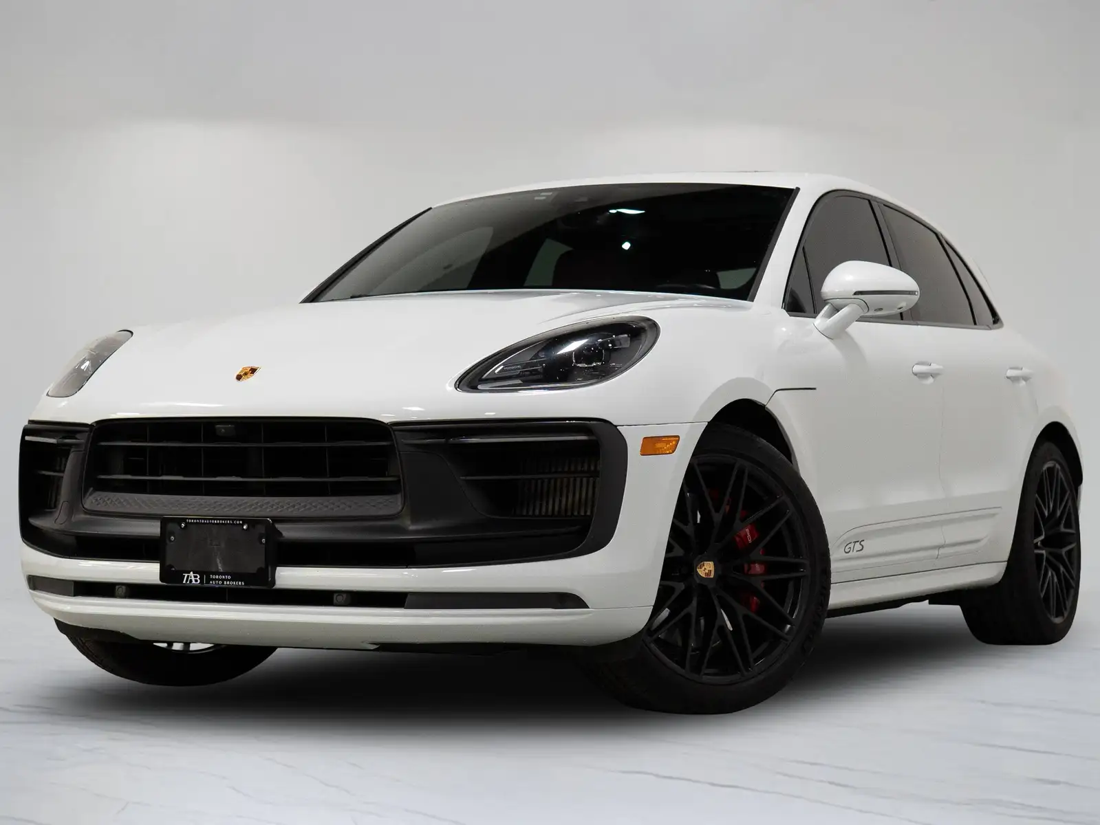 2022 Porsche Macan — photo 1