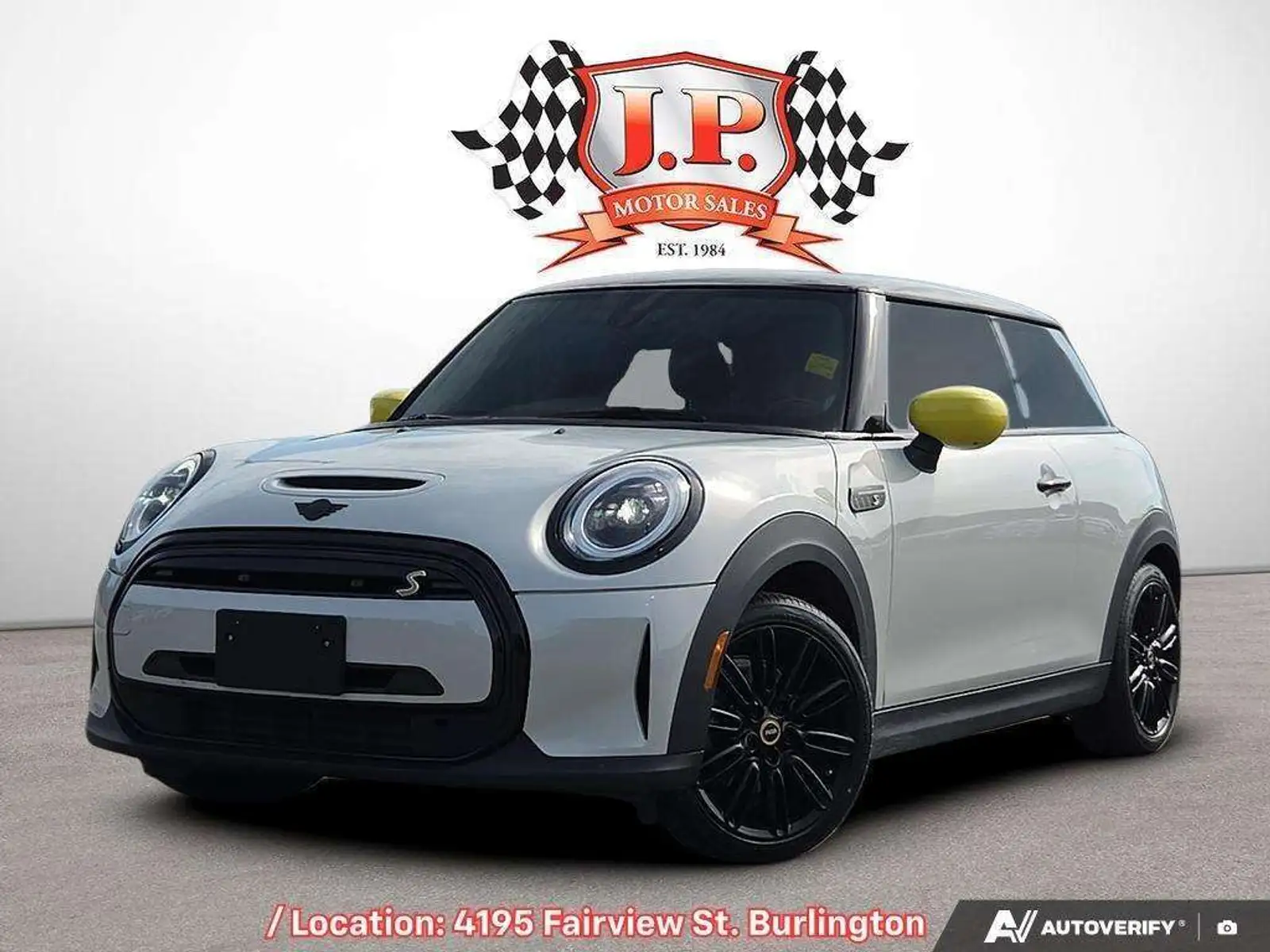 2022 MINI Cooper Cooper Apple CarPlay & Android Auto Navigation S — photo 1