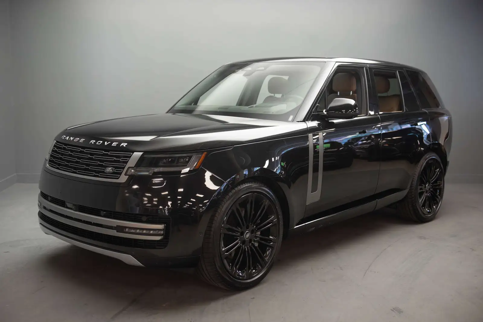 2024 Land Rover — photo 1