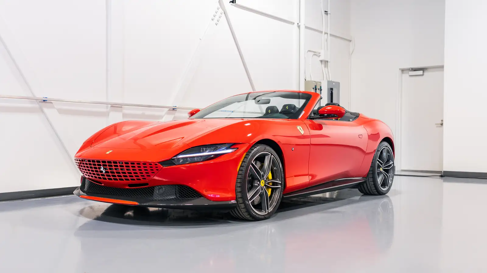 2024 Ferrari Roma Convertible — photo 1