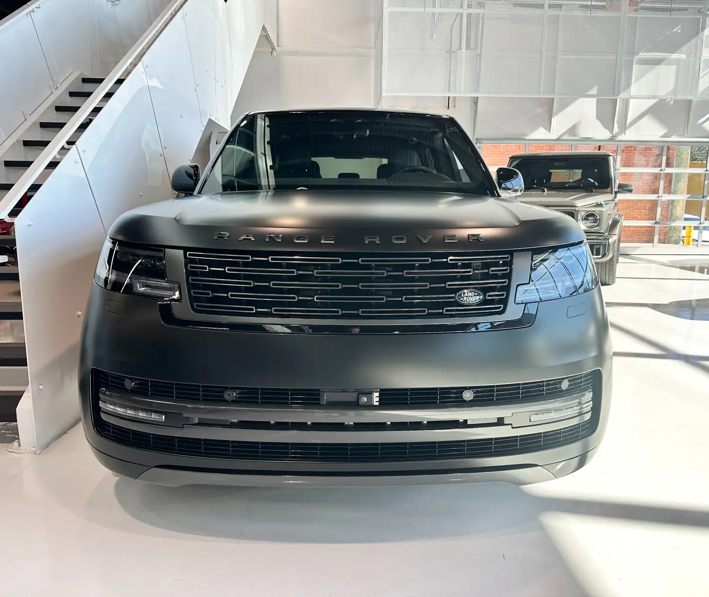 2025 Land Rover Range Rover P400 SE — photo 1