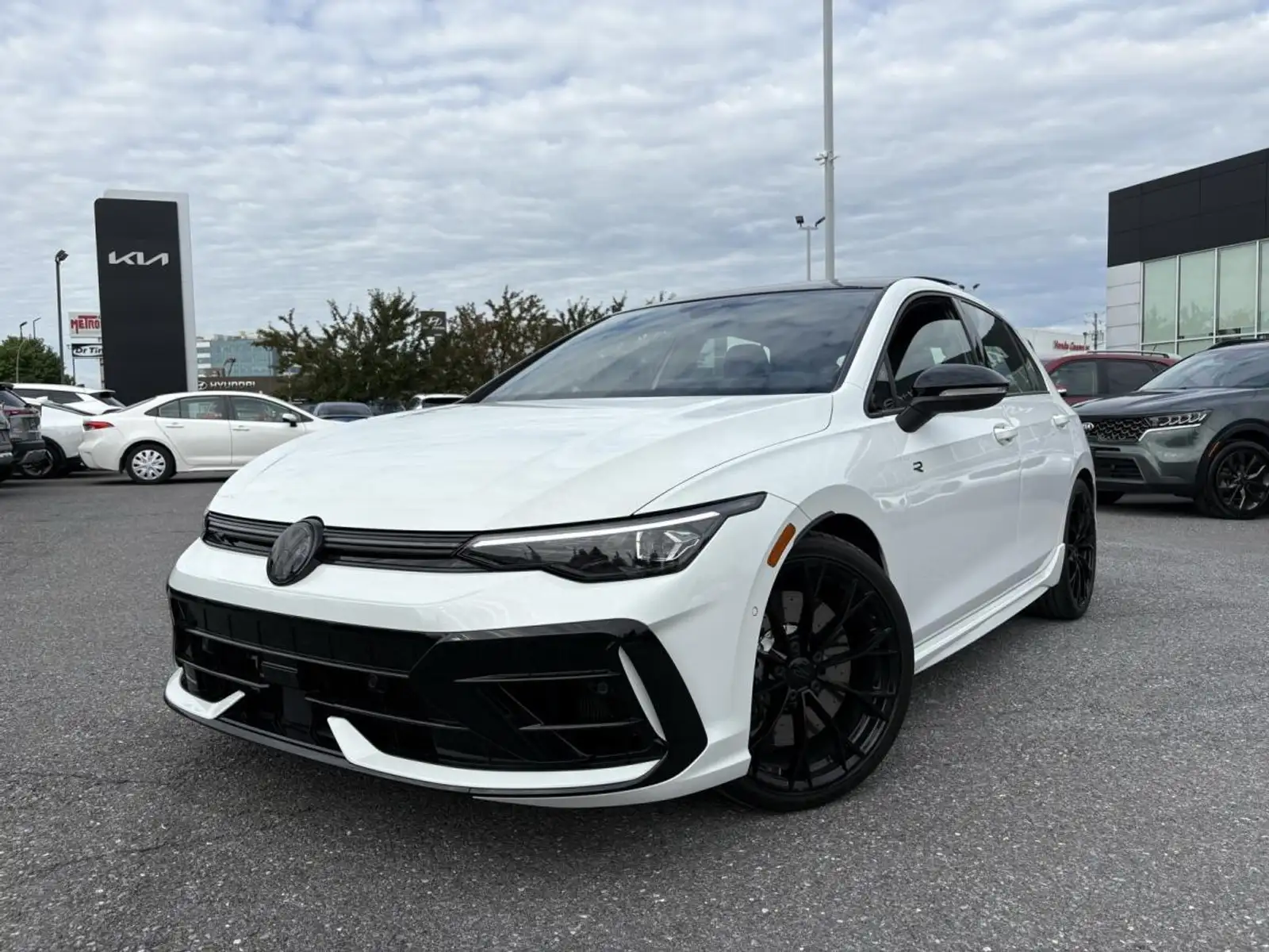 2025 Volkswagen Golf R WOWW GOLF R BLACK EDITION AKRAPOVIC — photo 1