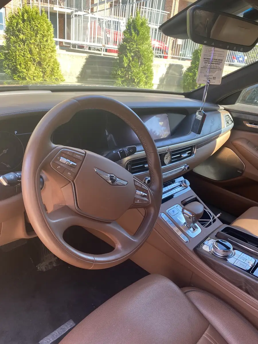 2022 Genesis G90 — photo 1