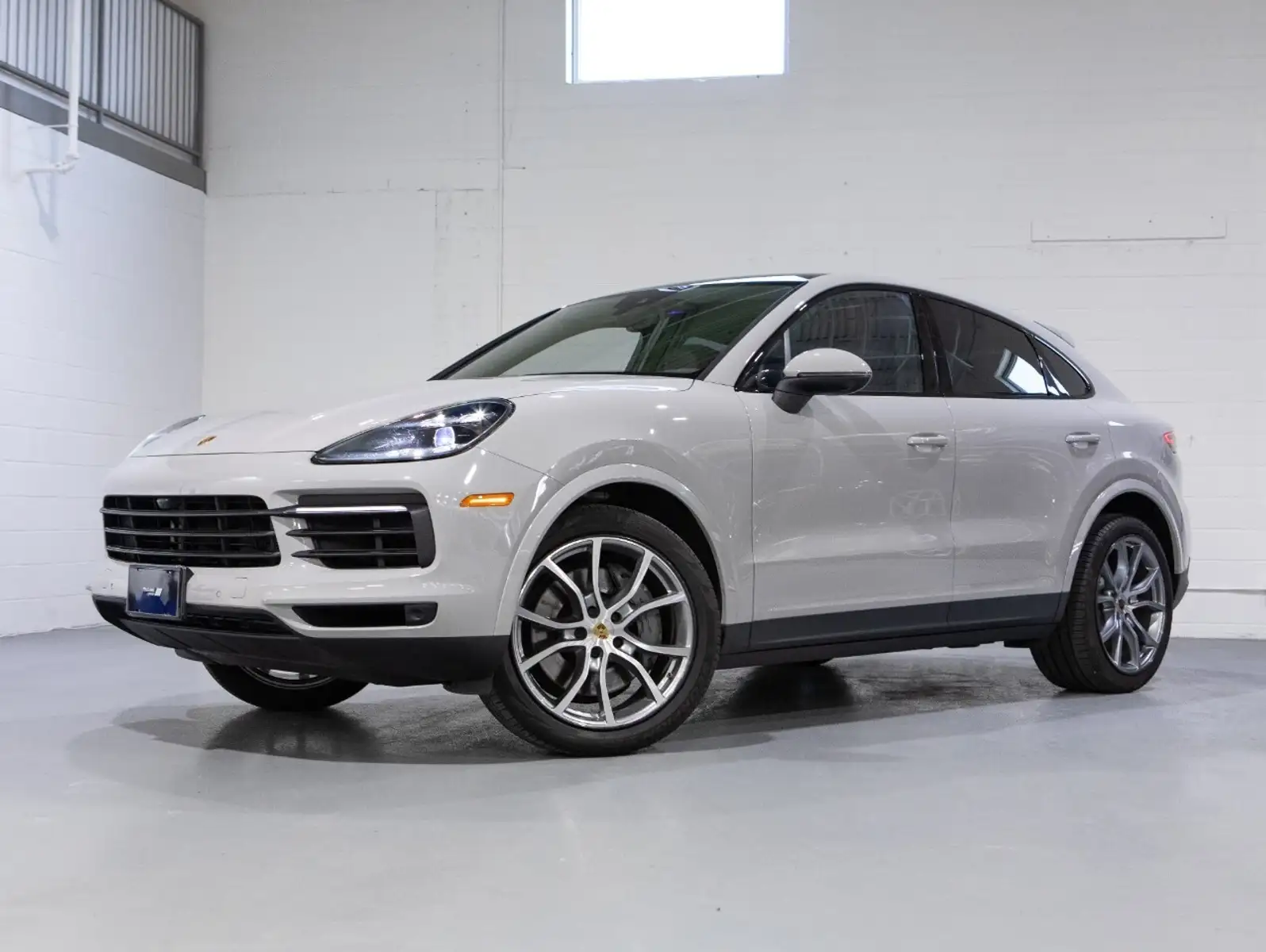 2023 Porsche Cayenne — photo 1