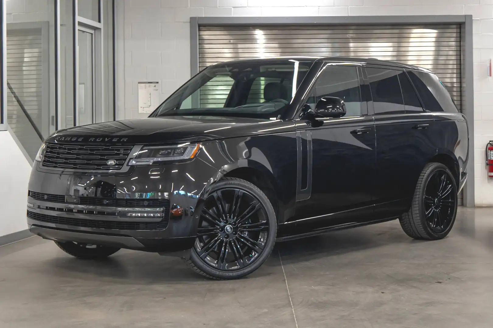 2024 Land Rover Range Rover P400 SE SWB — photo 1