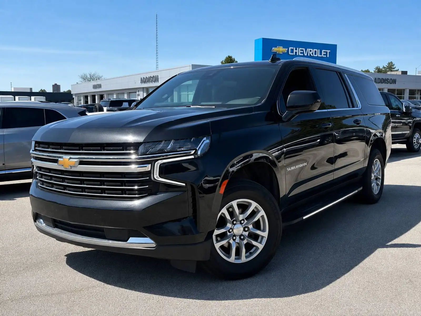 2024 Chevrolet Suburban 4WD LT Leather — photo 1
