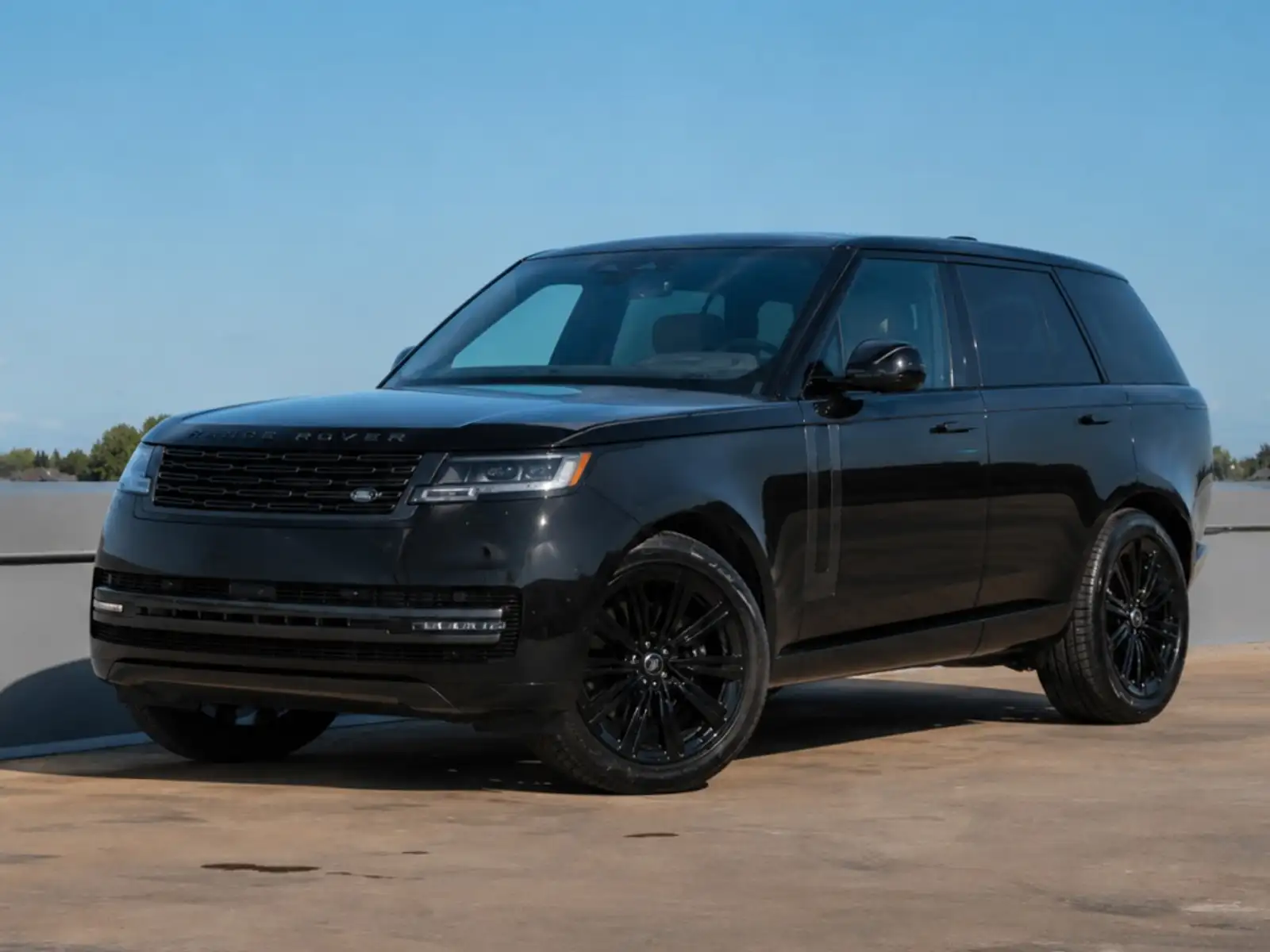 2025 Land Rover — photo 1