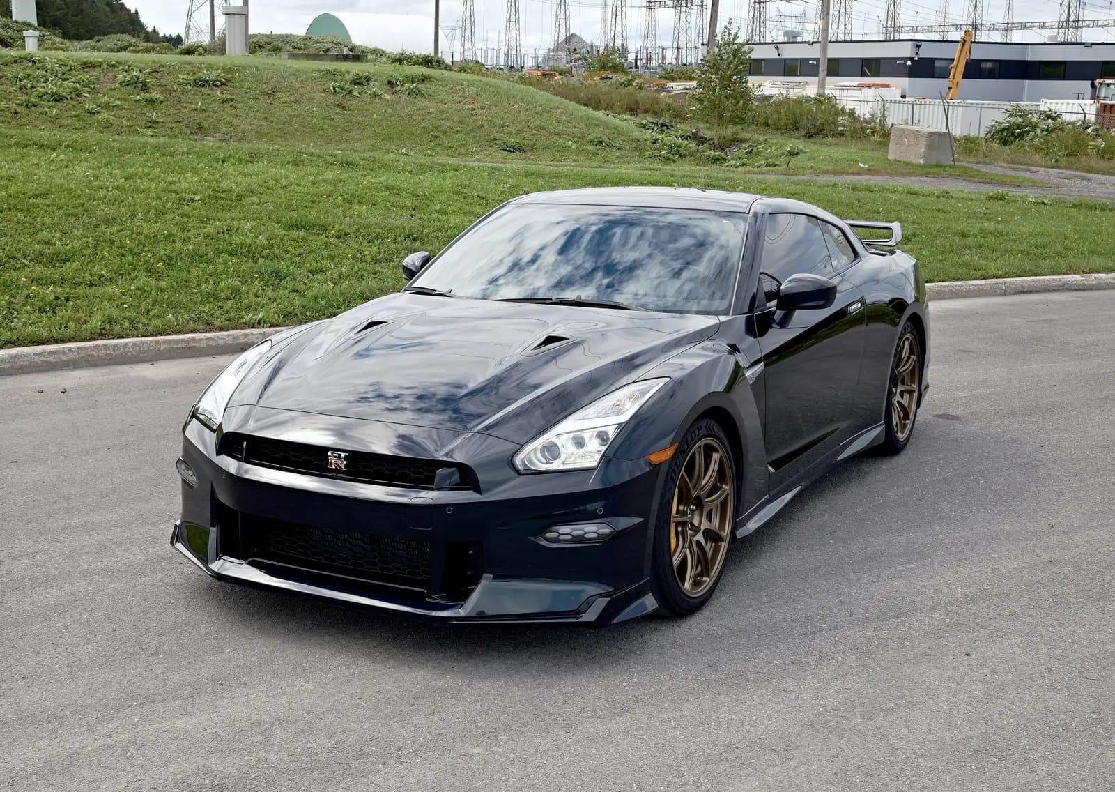 2024 Nissan GT-R T-Spec — photo 1