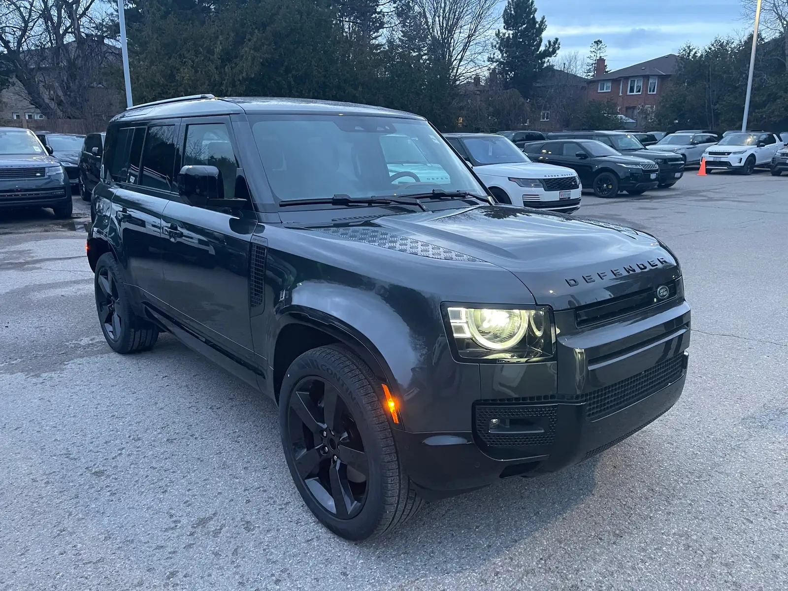 2025 Land Rover — photo 1
